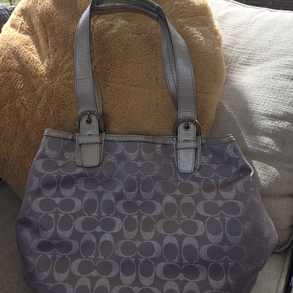 Elegant Coach Silver- Gray Tote Bag Violet Lining - Picture 5 of 14